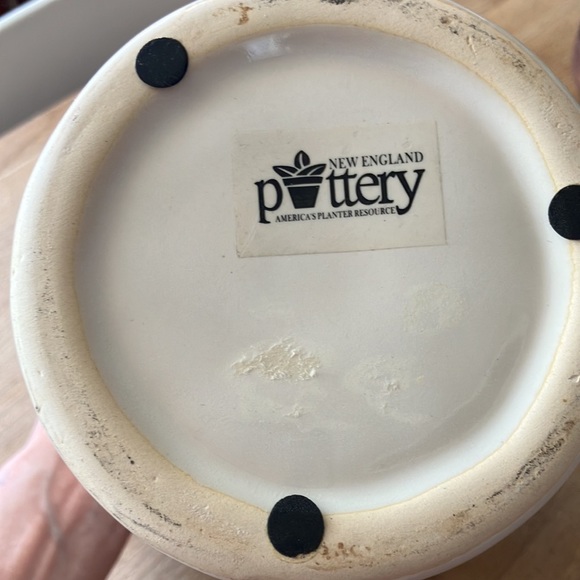 New England Pottery Georgian scroll vase angora planter 6” inches - Picture 3 of 5